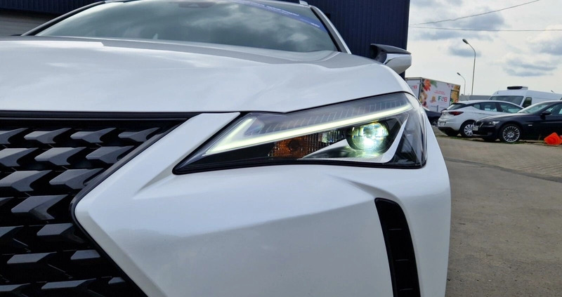 Lexus UX cena 119900 przebieg: 37927, rok produkcji 2019 z Słubice małe 436